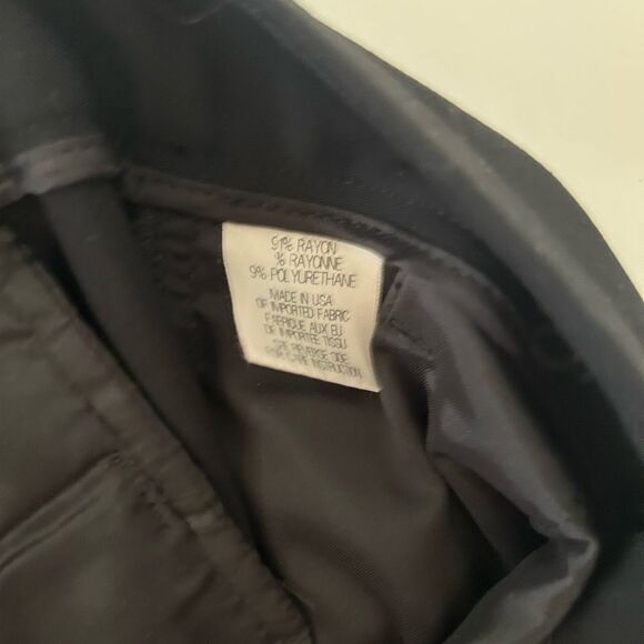 Theory Women’s Tailored Black Bermuda Shorts Size 2 - Picture 5 of 6